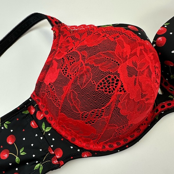 Torrid Cherry print bra 40C Perfect tee shirt red lace black underwire - Picture 8 of 8